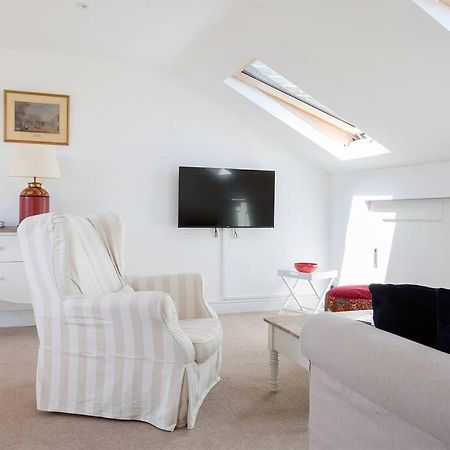Spacious 3 Bedroom Flat With Terrace London Exterior photo