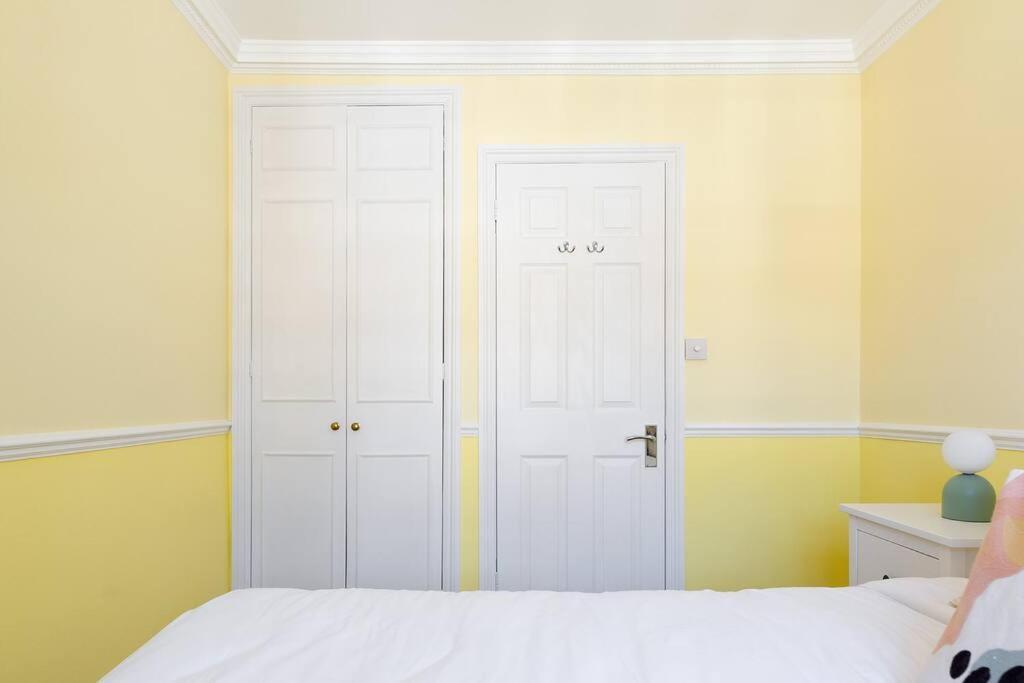 Spacious 3 Bedroom Flat With Terrace London Exterior photo