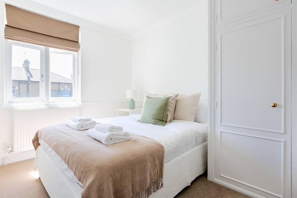 Spacious 3 Bedroom Flat With Terrace London Exterior photo