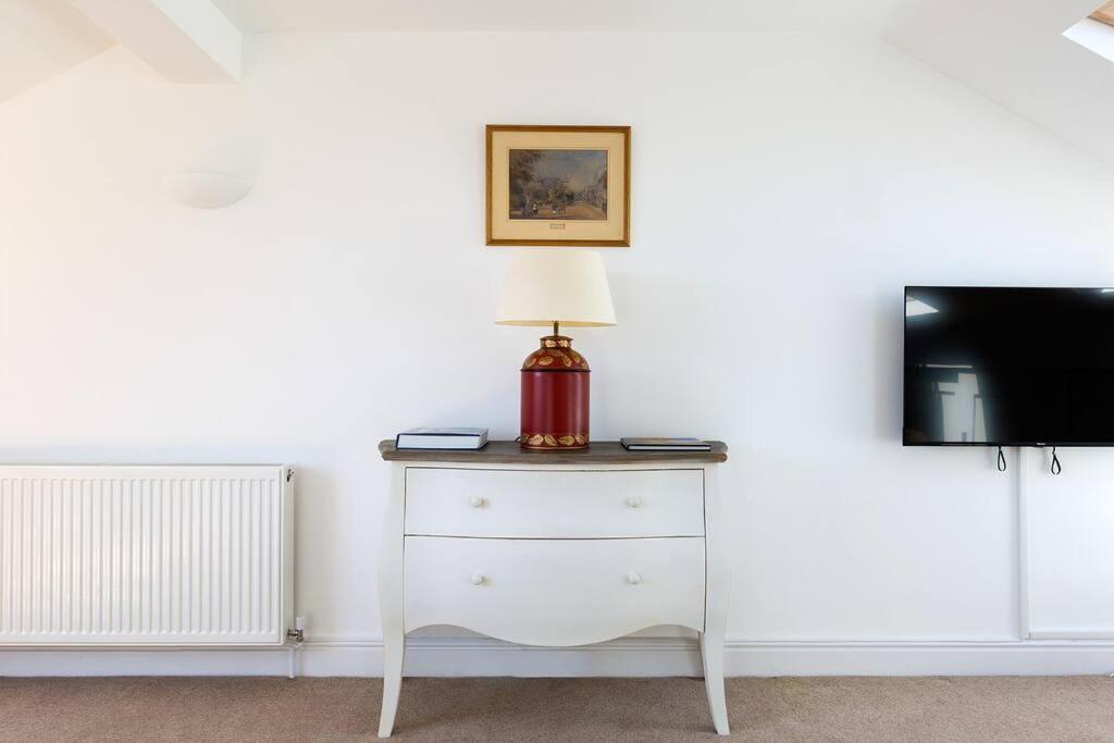 Spacious 3 Bedroom Flat With Terrace London Exterior photo