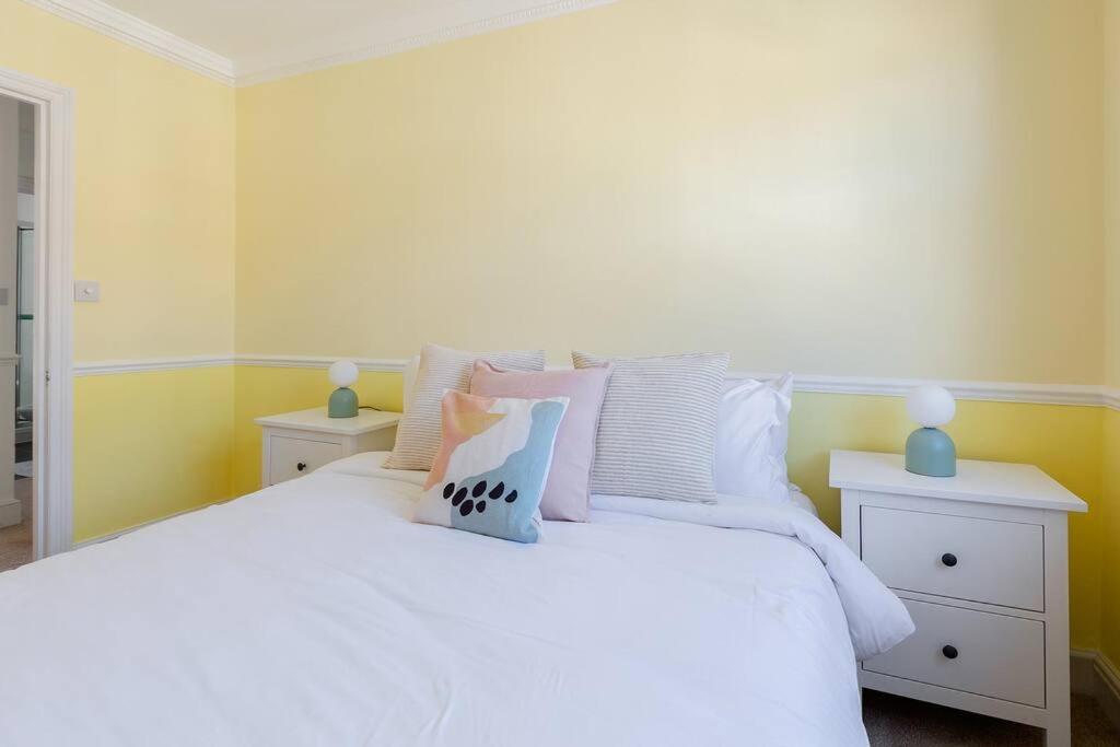 Spacious 3 Bedroom Flat With Terrace London Exterior photo