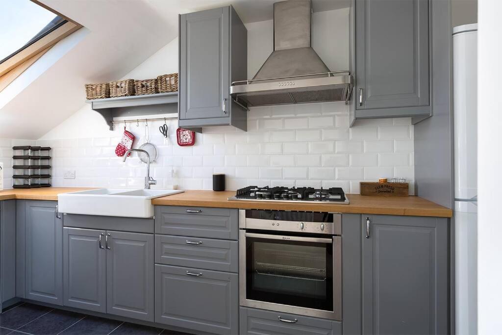 Spacious 3 Bedroom Flat With Terrace London Exterior photo