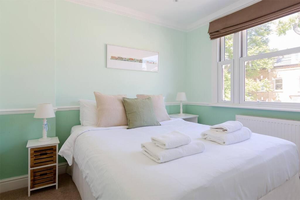 Spacious 3 Bedroom Flat With Terrace London Exterior photo